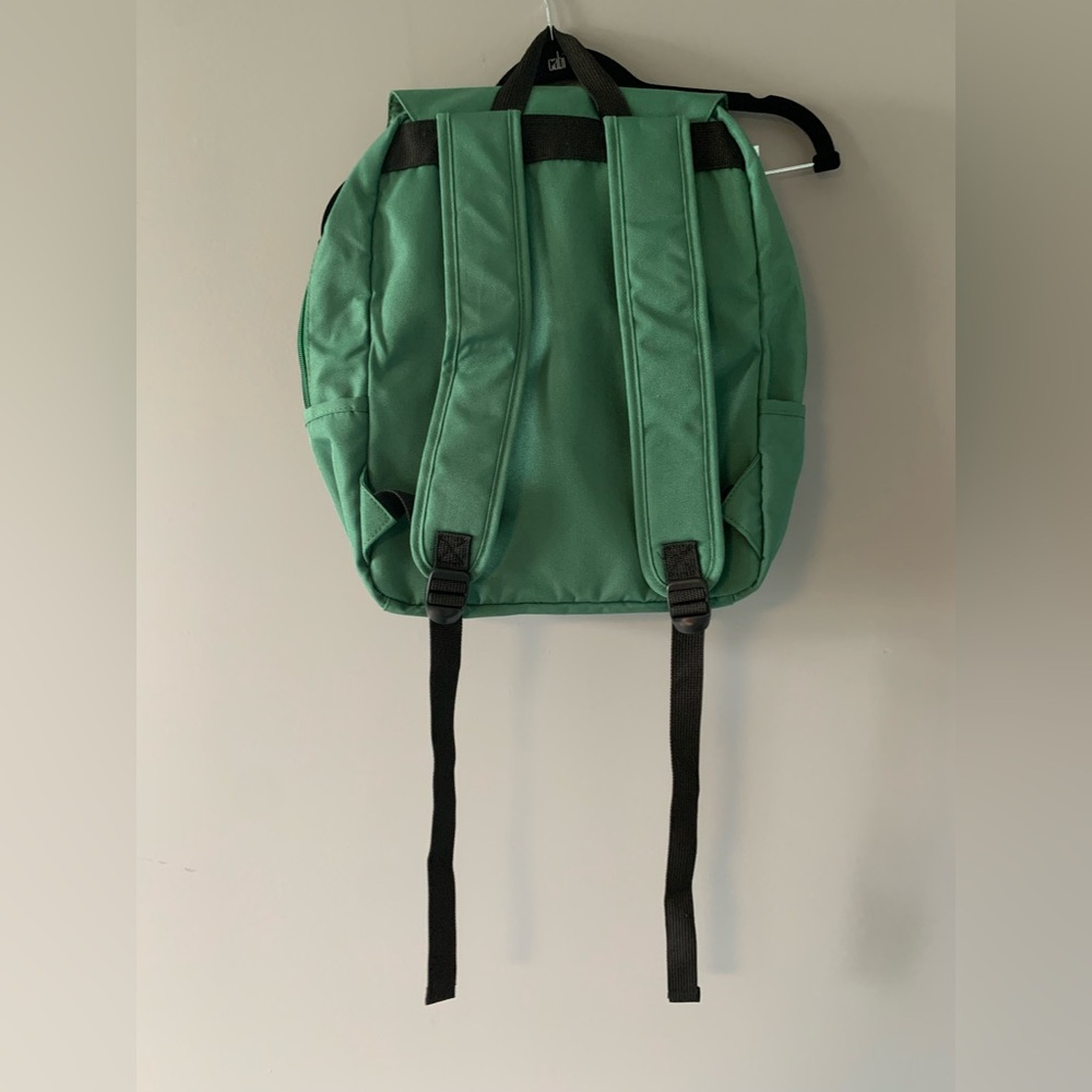 NWOT Arbonne Cute & Durable Green Backpack. Adjustable shoulder straps. Pockets. - Picture 7 of 11